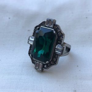 Jardins du Trocadero Emerald Ring